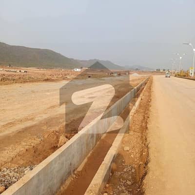 مارگلہ انکلیو مارگلہ ایونیو,اسلام آباد میں 10 مرلہ رہائشی پلاٹ 3.5 کروڑ میں برائے فروخت۔