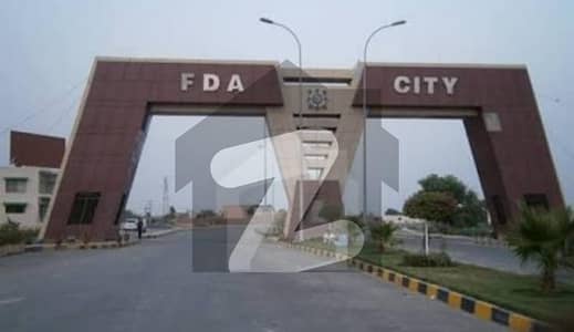 Park facing 60 feet road plot available