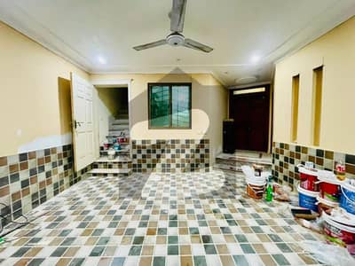 علی پارک کینٹ,لاہور میں 4 کمروں کا 10 مرلہ بالائی پورشن 65.0 ہزار میں کرایہ پر دستیاب ہے۔