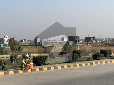 ایل ڈی اے سٹی فیز 1 - بلاک بی بی ایل ڈی اے سٹی فیز 1 - اقبال سیکٹر,ایل ڈی اے سٹی فیز 1,ایل ڈی اے سٹی,ایل ڈی اے روڈ,لاہور میں 5 مرلہ رہائشی پلاٹ 32.0 لاکھ میں برائے فروخت۔