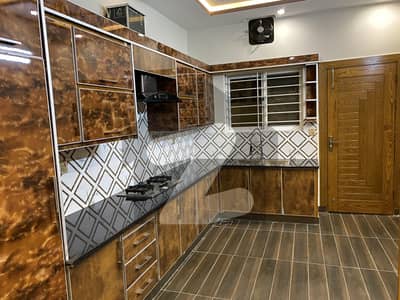 میڈیا ٹاؤن راولپنڈی میں 3 کمروں کا 12 مرلہ زیریں پورشن 80.0 ہزار میں کرایہ پر دستیاب ہے۔