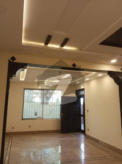 جی ۔ 11 اسلام آباد میں 4 کمروں کا 6 مرلہ مکان 1.56 لاکھ میں کرایہ پر دستیاب ہے۔