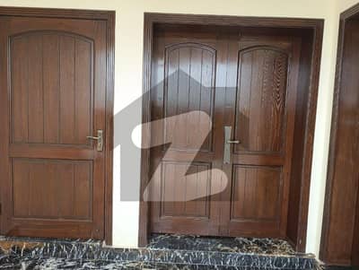 بحریہ ٹاؤن ۔ بلاک اے اے بحریہ ٹاؤن سیکٹرڈی,بحریہ ٹاؤن,لاہور میں 3 کمروں کا 5 مرلہ مکان 2.2 کروڑ میں برائے فروخت۔