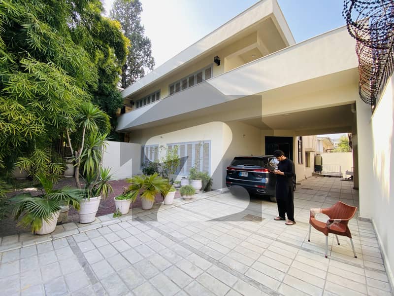 F-7 Good Condition House F-7 Good Condition House