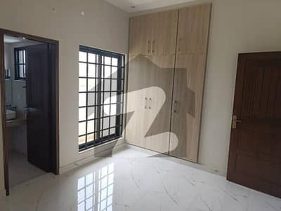 بحریہ ٹاؤن ۔ بلاک بی بی بحریہ ٹاؤن سیکٹرڈی,بحریہ ٹاؤن,لاہور میں 3 کمروں کا 5 مرلہ مکان 2.15 کروڑ میں برائے فروخت۔