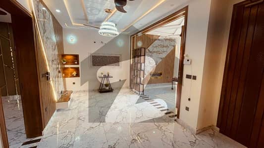 گالف ویو ریزیڈنسیا - فیز 1 گالف ویو ریذڈینشیاء,بحریہ ٹاؤن,لاہور میں 3 کمروں کا 5 مرلہ مکان 2.0 کروڑ میں برائے فروخت۔