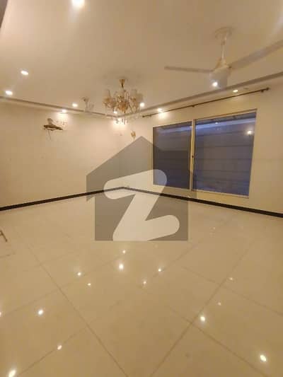 ای ۔ 11 اسلام آباد میں 9 کمروں کا 1 کنال مکان 5.5 لاکھ میں کرایہ پر دستیاب ہے۔