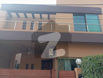 FACING 1-KANAL OWNER BUILD 7-MARLA ELEGANT AND FULLY MAINTAINED SUPER HOT LOCATED BUNGALOW IS AVAILABLE IN THE BEST BLOCK OF PHASE 3 DHA LAHORE. ORIGINAL PICTURES ATTACHED