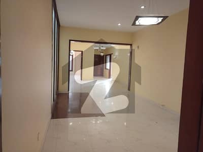 ڈی ایچ اے فیز 6 ڈی ایچ اے ڈیفینس,کراچی میں 6 کمروں کا 1 کنال مکان 3.8 لاکھ میں کرایہ پر دستیاب ہے۔