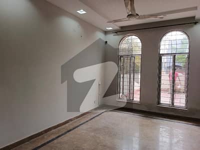 6 MARLA BEAUTIFUL HOUSE AVAILABLE ON RENT IN PARAGON CITY