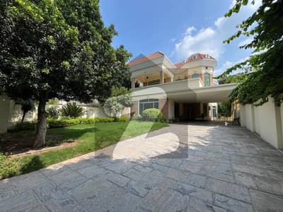 ایف ۔ 6 اسلام آباد میں 6 کمروں کا 2 کنال مکان 16.0 لاکھ میں کرایہ پر دستیاب ہے۔