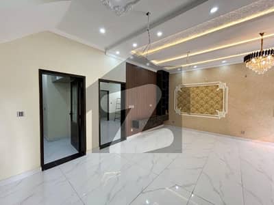 Prime Location Upper Portion Sized 20 Marla In Izmir Town