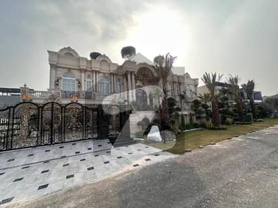 ڈی ایچ اے فیز 6 ڈیفنس (ڈی ایچ اے),لاہور میں 6 کمروں کا 2 کنال مکان 65.0 کروڑ میں برائے فروخت۔