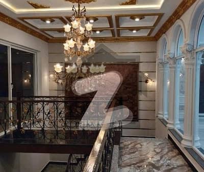 بحریہ ٹاؤن سیکٹر سی بحریہ ٹاؤن,لاہور میں 5 کمروں کا 10 مرلہ مکان 1.2 لاکھ میں کرایہ پر دستیاب ہے۔