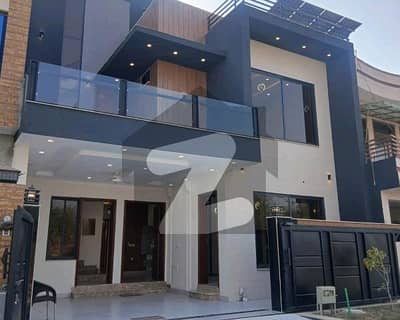 ایم پی سی ایچ ایس ۔ ملٹی گارڈنز بی ۔ 17,اسلام آباد میں 4 کمروں کا 7 مرلہ مکان 4.2 کروڑ میں برائے فروخت۔