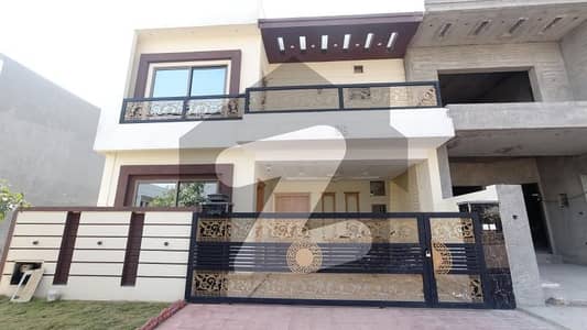 BRAND NEW / PARK FACING 8 Marla House for Sale