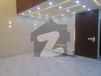 ایڈن ویلی فیصل آباد میں 4 کمروں کا 7 مرلہ مکان 3.9 کروڑ میں برائے فروخت۔