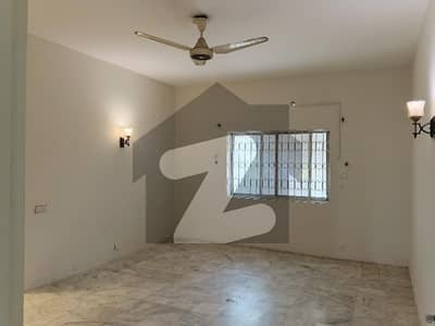 بدر کمرشل ایریا ڈی ایچ اے فیز 5,ڈی ایچ اے ڈیفینس,کراچی میں 3 کمروں کا 1 کنال بالائی پورشن 2.5 لاکھ میں کرایہ پر دستیاب ہے۔ بدر کمرشل ایریا ڈی ایچ اے فیز 5,ڈی ایچ اے ڈیفینس,کراچی میں 3 کمروں کا 1 کنال بالائی پورشن 2.5 لاکھ میں کرایہ پر دستیاب ہے۔