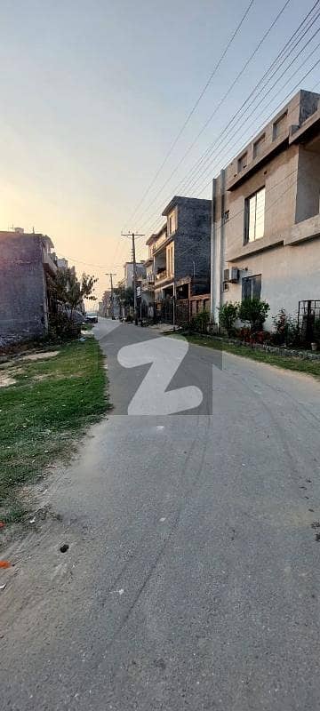 الاحمد گارڈن ہاوسنگ سکیم جی ٹی روڈ,لاہور میں 8 مرلہ رہائشی پلاٹ 1.6 کروڑ میں برائے فروخت۔