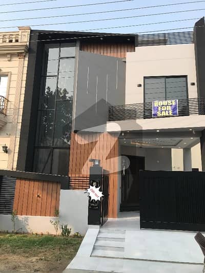 ڈی ایچ اے 11 رہبر فیز 2 ڈی ایچ اے 11 رہبر,لاہور میں 3 کمروں کا 5 مرلہ مکان 2.6 کروڑ میں برائے فروخت۔