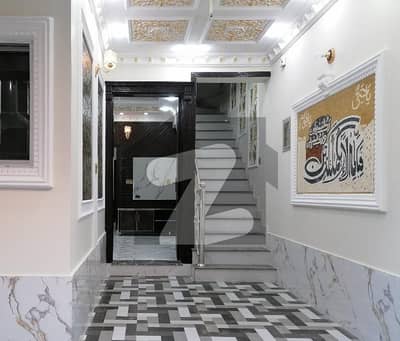 مرغزار آفیسرز کالونی لاہور میں 4 کمروں کا 3 مرلہ مکان 1.35 کروڑ میں برائے فروخت۔