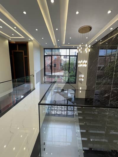 واپڈا ٹاؤن فیز 1 - بلاک کے3 واپڈا ٹاؤن فیز 1,واپڈا ٹاؤن,لاہور میں 5 کمروں کا 10 مرلہ مکان 4.9 کروڑ میں برائے فروخت۔