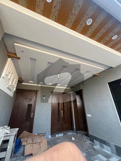 جوبلی ٹاؤن لاہور میں 6 کمروں کا 5 مرلہ مکان 2.5 کروڑ میں برائے فروخت۔