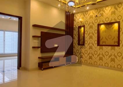 بحریہ ٹاؤن سیکٹر سی بحریہ ٹاؤن,لاہور میں 5 کمروں کا 10 مرلہ مکان 1.25 لاکھ میں کرایہ پر دستیاب ہے۔