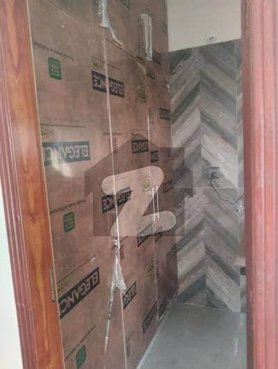 ڈی ایچ اے 11 رہبر لاہور میں 3 کمروں کا 5 مرلہ مکان 1.1 لاکھ میں کرایہ پر دستیاب ہے۔