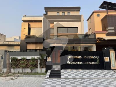 سینٹرل پارک ہاؤسنگ سکیم لاہور میں 6 کمروں کا 10 مرلہ مکان 3.8 کروڑ میں برائے فروخت۔