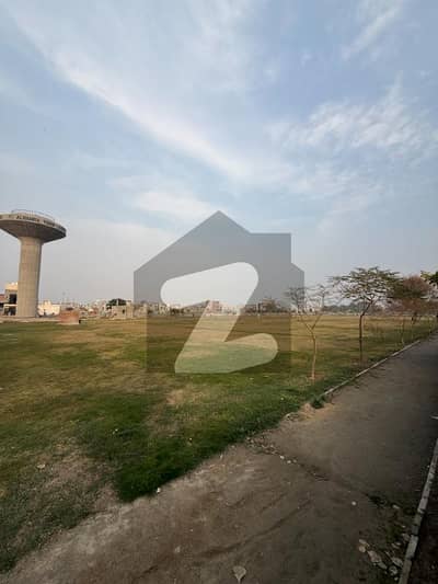 الحمرا ٹاؤن لاہور میں 10 مرلہ رہائشی پلاٹ 2.1 کروڑ میں برائے فروخت۔