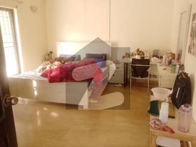 ڈی ایچ اے فیز 4 ڈیفنس (ڈی ایچ اے),لاہور میں 5 کمروں کا 1 کنال مکان 6.4 کروڑ میں برائے فروخت۔