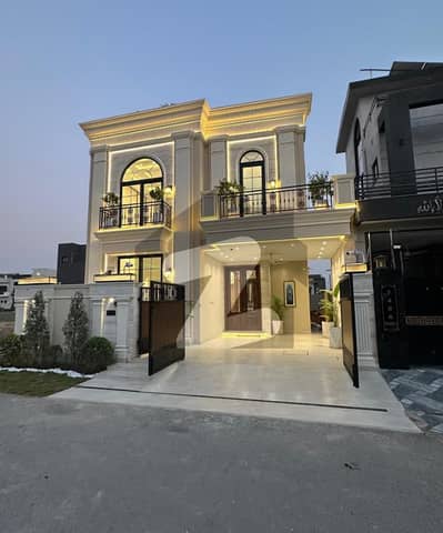 ڈی ایچ اے 9 ٹاؤن ڈیفنس (ڈی ایچ اے),لاہور میں 3 کمروں کا 5 مرلہ مکان 2.28 کروڑ میں برائے فروخت۔