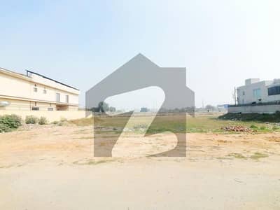 خیابانِ امین ۔ بلاک بی خیابانِ امین,لاہور میں 2 کنال رہائشی پلاٹ 5.85 کروڑ میں برائے فروخت۔