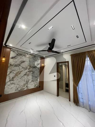 بحریہ ٹاؤن سیکٹر ای بحریہ ٹاؤن,لاہور میں 3 کمروں کا 5 مرلہ مکان 75.0 ہزار میں کرایہ پر دستیاب ہے۔