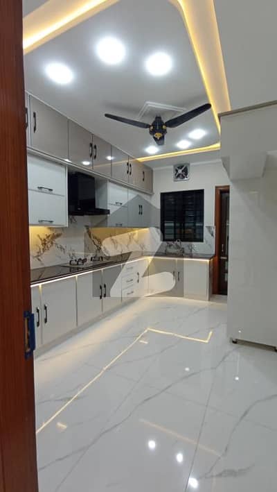 جی ۔ 13/3 جی ۔ 13,اسلام آباد میں 8 کمروں کا 14 مرلہ مکان 12.5 کروڑ میں برائے فروخت۔