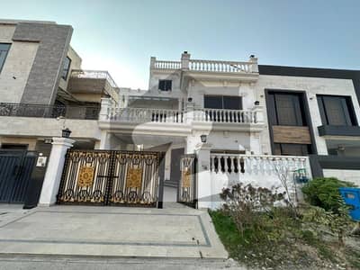 12 Marla Private House Available For Rent In Lake City