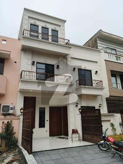 جی ۔ 13 اسلام آباد میں 4 کمروں کا 4 مرلہ مکان 4.3 کروڑ میں برائے فروخت۔