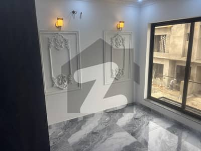 یونین گرین کالج روڈ,لاہور میں 4 کمروں کا 3 مرلہ مکان 1.8 کروڑ میں برائے فروخت۔