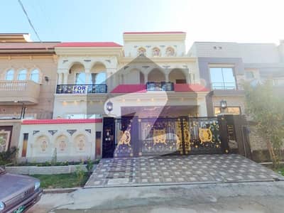 یو ای ٹی ہاؤسنگ سوسائٹی لاہور میں 5 کمروں کا 10 مرلہ مکان 4.1 کروڑ میں برائے فروخت۔