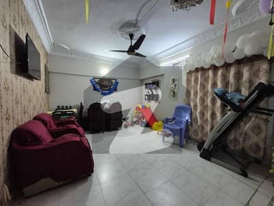 گلشنِ شمیم گلبرگ ٹاؤن,کراچی میں 3 کمروں کا 6 مرلہ فلیٹ 1.35 کروڑ میں برائے فروخت۔