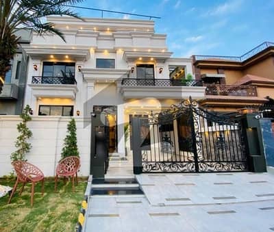 سٹی ہاؤسنگ سوسائٹی گوجرانوالہ میں 5 کمروں کا 10 مرلہ مکان 4.9 کروڑ میں برائے فروخت۔