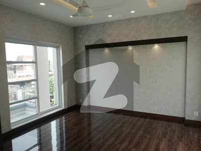 ڈی ایچ اے فیز 4 ڈیفنس (ڈی ایچ اے),لاہور میں 4 کمروں کا 10 مرلہ مکان 5.75 کروڑ میں برائے فروخت۔