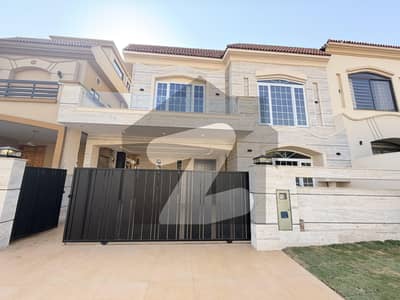 Boulevard Category 10 Marla House Available For Sale