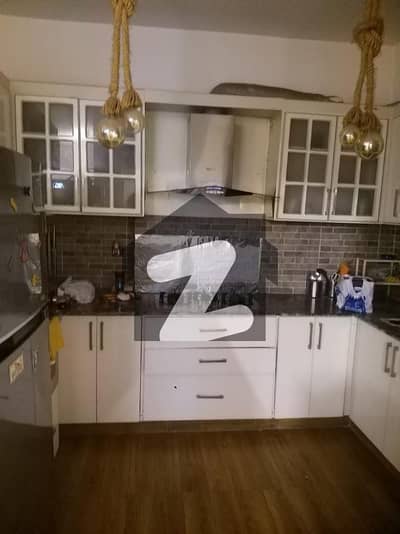 یاسین آباد گلبرگ ٹاؤن,کراچی میں 3 کمروں کا 7 مرلہ فلیٹ 2.4 کروڑ میں برائے فروخت۔