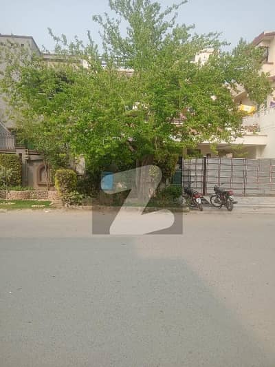 پیراگون سٹی - امپیریل 2 بلاک پیراگون سٹی,لاہور میں 8 مرلہ کمرشل پلاٹ 3.5 کروڑ میں برائے فروخت۔