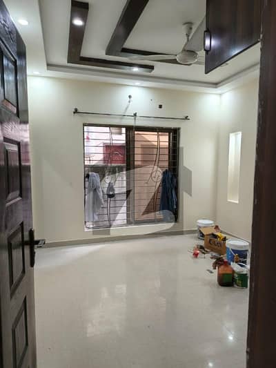 ناز ٹاؤن لاہور میں 2 کمروں کا 10 مرلہ بالائی پورشن 55.0 ہزار میں کرایہ پر دستیاب ہے۔