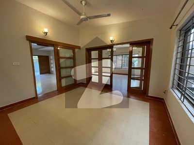 UPPER PORTION FOR RENT IN F-7