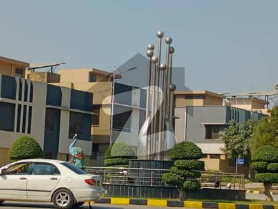 1 KANAL CORNER PLOT AVAILABLE FOR SALE IN B-17