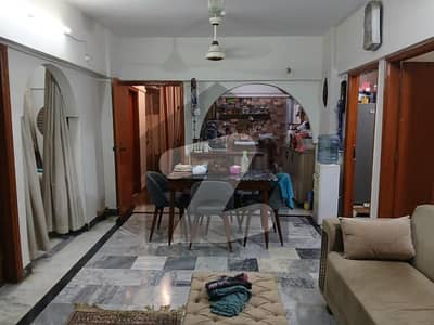 گلستانِ جوہر کراچی میں 5 کمروں کا 7 مرلہ فلیٹ 1.25 کروڑ میں برائے فروخت۔